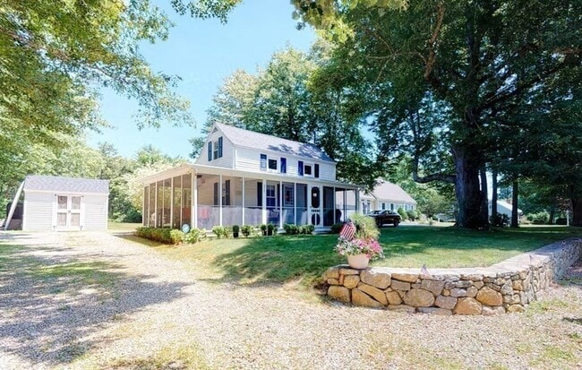 Building Photo - 428 Main St