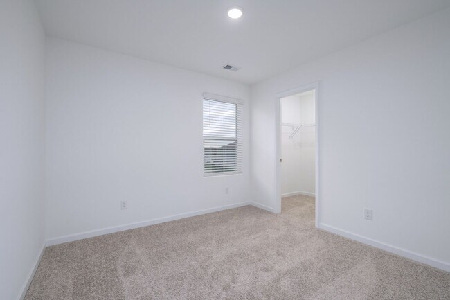 Building Photo - Spacious Old Hickory Townhome with Loft & Walk-In Closets