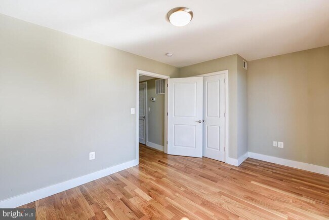 Building Photo - 2031 Benning Rd NE