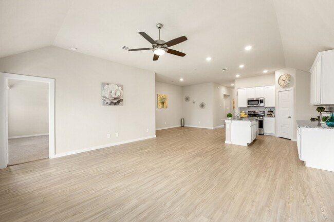 Building Photo - 723 Larkspur Shadow Dr