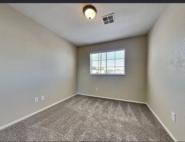 Building Photo - 5709 Heatherwood St