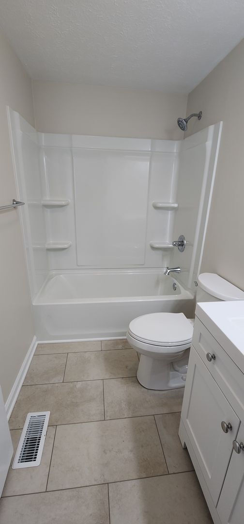 Building Photo - Oldham County Beauty!  Completely Renovated!  ALL NEWer Appliances!  ALL NEWer Flooring & Paint! ...