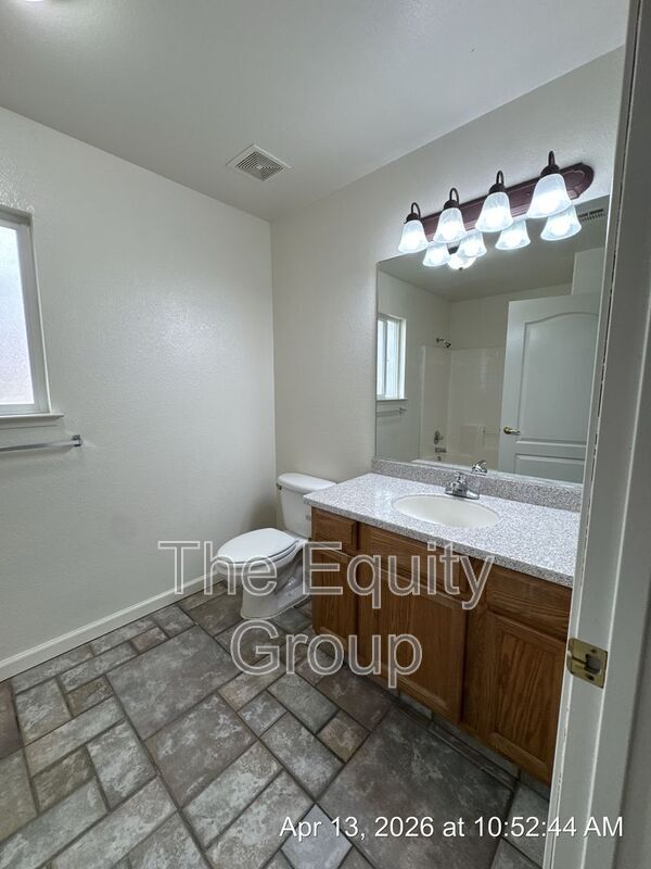 Building Photo - 1923 E Academy Ave