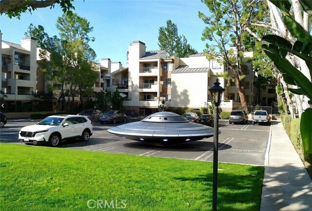 Building Photo - 21500 Burbank Blvd