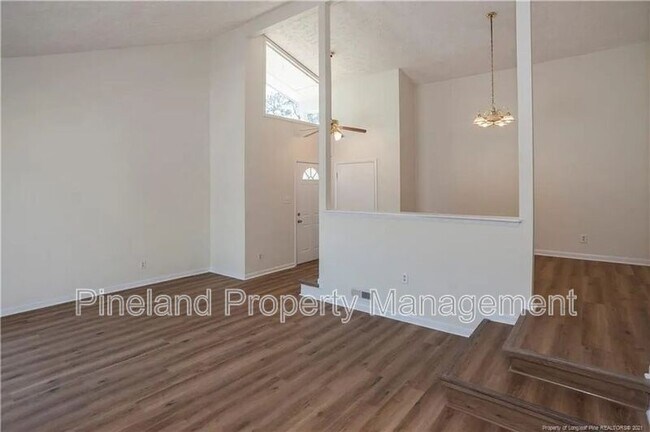 Building Photo - 2012 Lakemeadow Dr