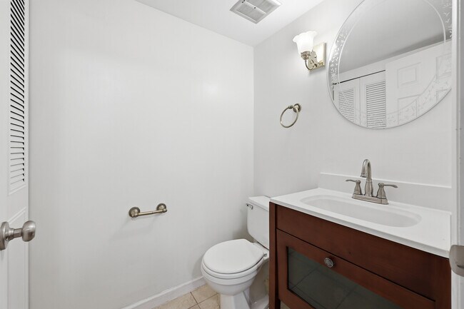 Building Photo - 377 Farmingdale Cir