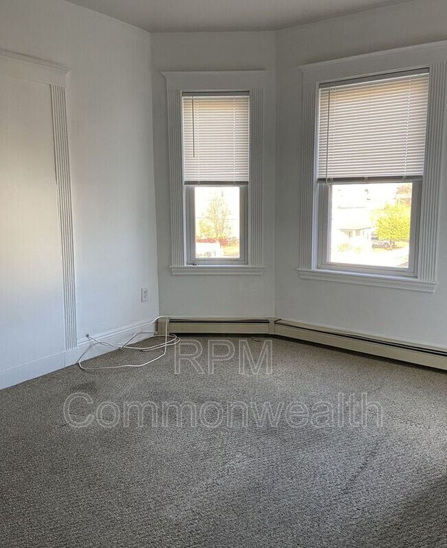 Building Photo - 28 Millet St