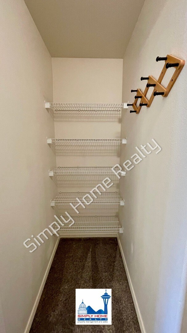 Building Photo - Step Inside To This Spacious & Comfortable 3-Bedroom Home!