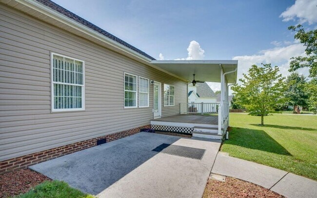 Building Photo - 205 Rockingham Meadows Dr