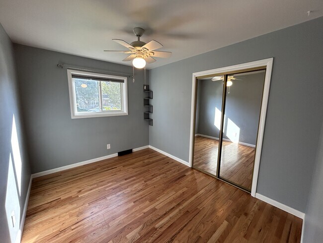 Building Photo - 1311 E Maple Ave