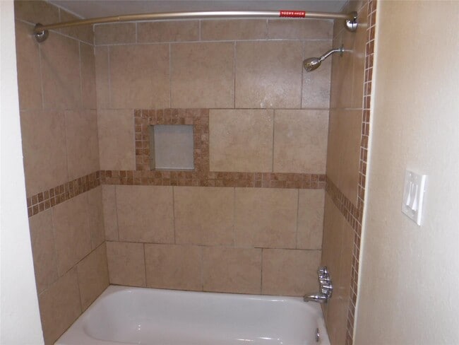 Building Photo - 10110 Westview Dr