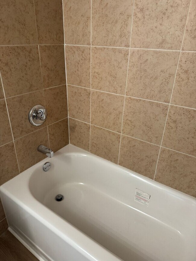 Building Photo - Great Features and Great Price!