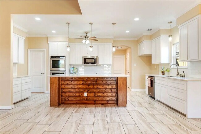 Building Photo - 4BR/3BA in Southside