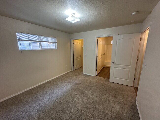 Building Photo - "Charming 2-Bed, 2-Bath Haven in Boise – Spacious 985 Sq Ft Retreat!"