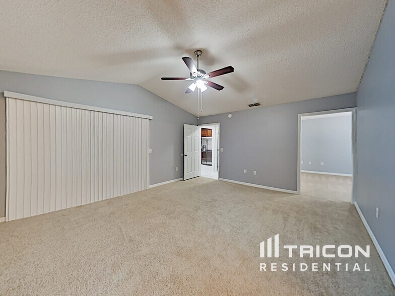 Building Photo - 949 Yellow Rose Dr