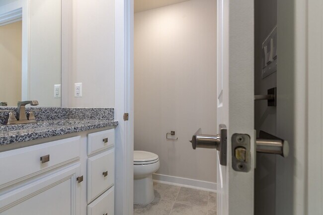Building Photo - Elegant Townhome Living Near Herndon Conveniences