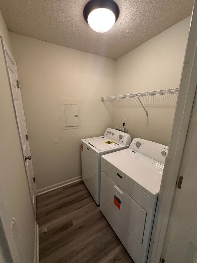 Building Photo - 3475 Forestdale Dr