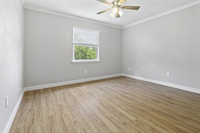 Building Photo - 421 Holy Cross Pl