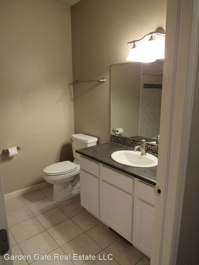 Building Photo - 3 br, 2 bath House - 841 Recluse