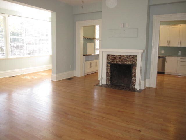 Building Photo - Greendale