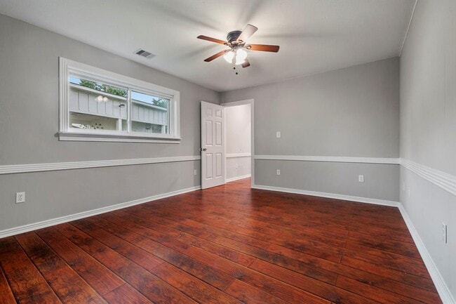 Building Photo - 11215 Sageway Dr