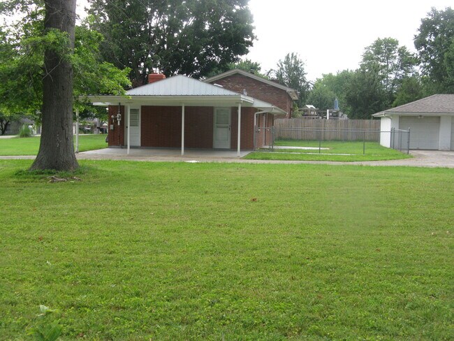 Building Photo - 162 Robin Rd