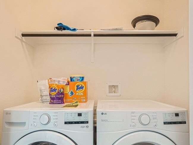 Building Photo - 412 Arrowhead Vine St