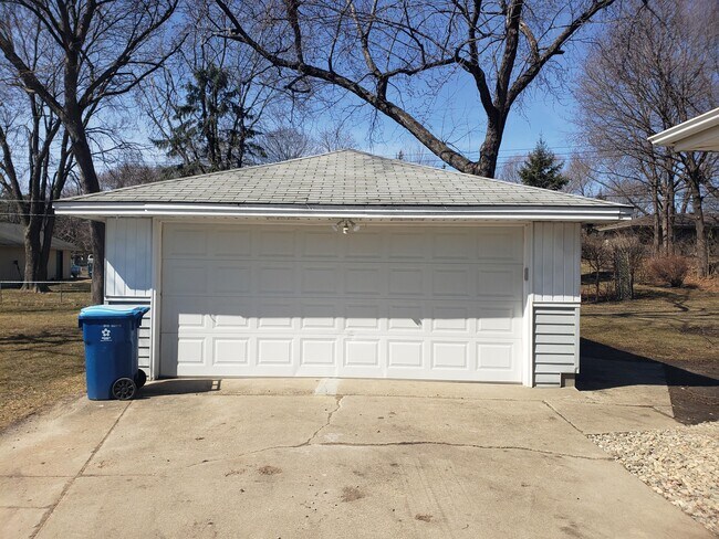 Building Photo - 10932 Russell Ave S