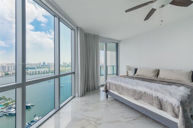 Building Photo - 17111 Biscayne Blvd