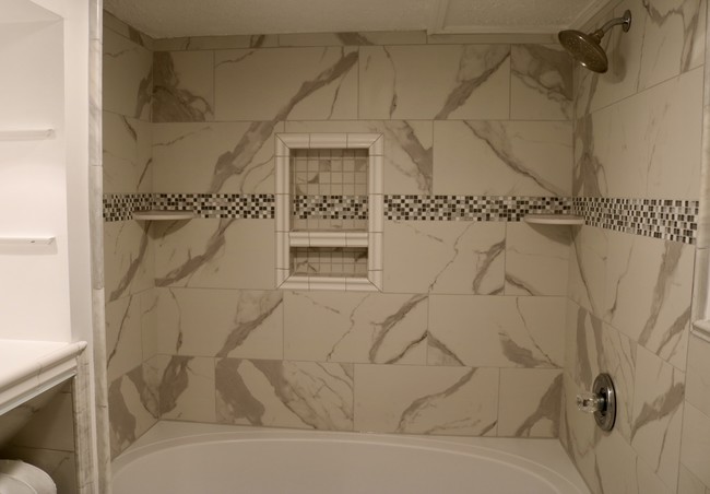 6' soaker tub, built ins,rainmaker heads - 470 South Ave