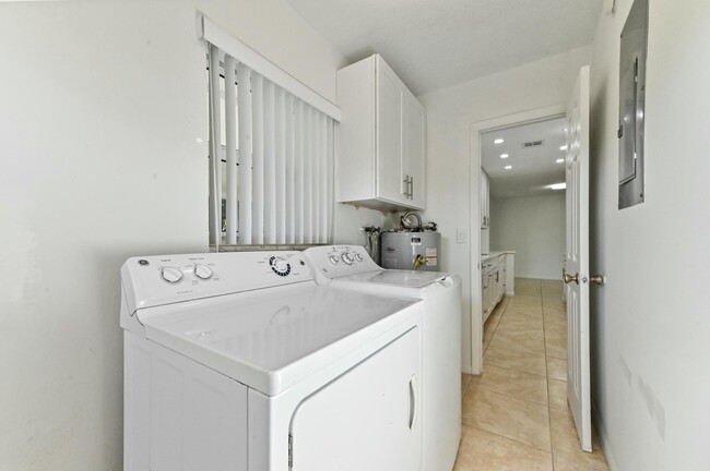 Building Photo - 243 NW 35th St