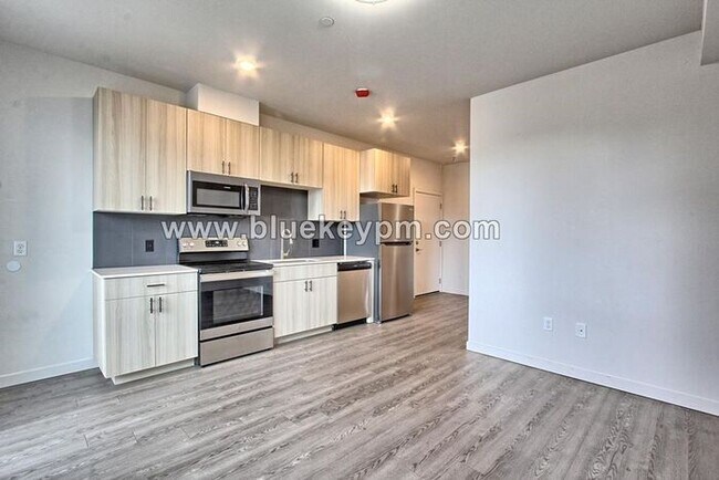 Primary Photo - Cozy Studio near restaurants, shopping and...