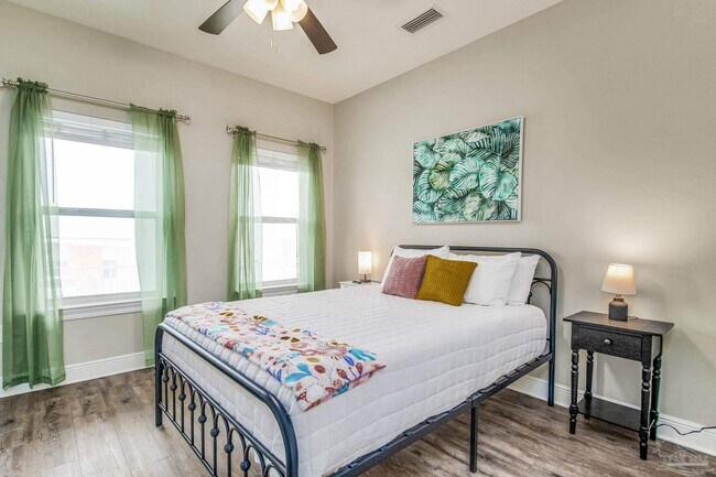 Building Photo - 1002 W Main St