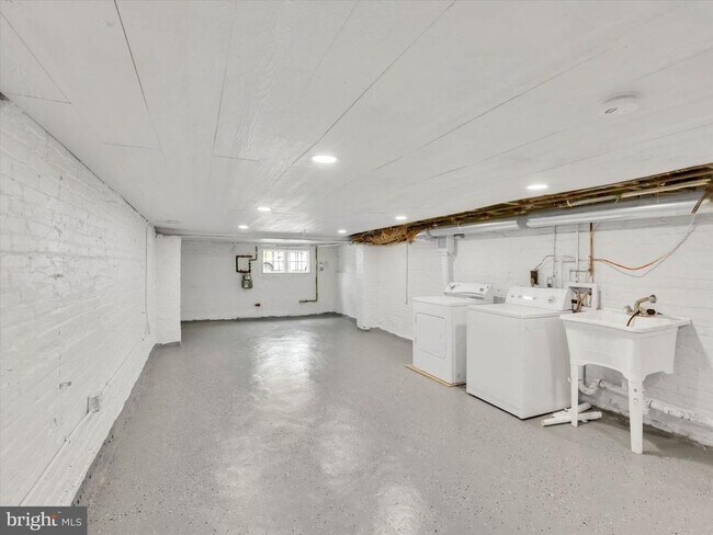 Building Photo - 3009 McElderry St