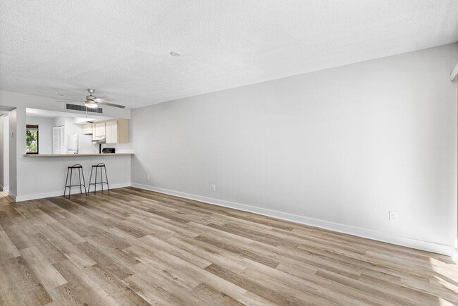 Building Photo - 145 Brackenwood Rd