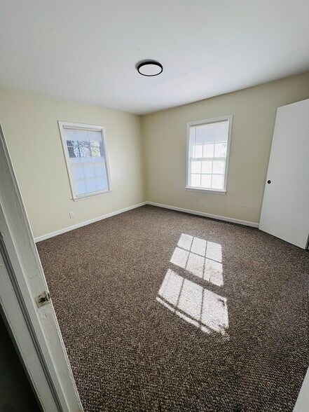 Building Photo - 110 Gunn Rd