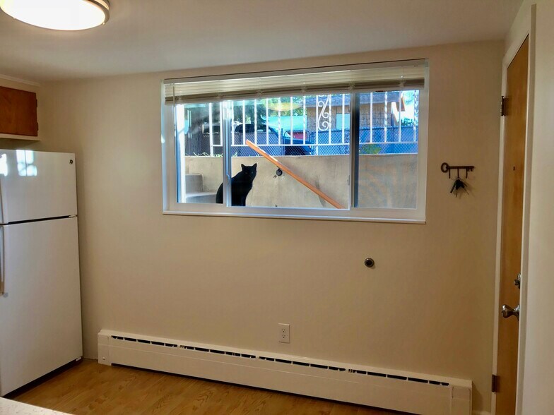 Building Photo - 975 W 300 N