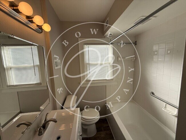 Building Photo - 2037 Berdan Ave