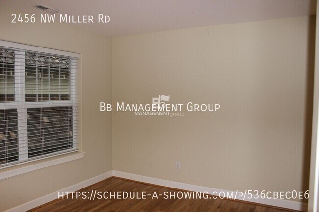 Building Photo - Light & Bright Forest Heights Home- Hardwo...