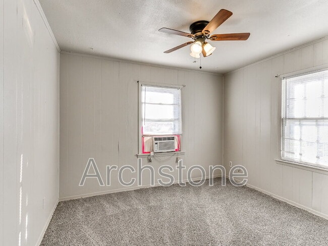 Building Photo - 527 E Boeing Dr
