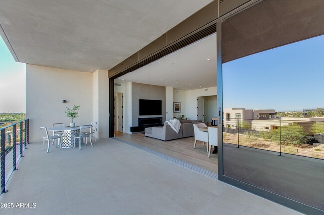 Building Photo - 5000 N Camelback Rdg Dr