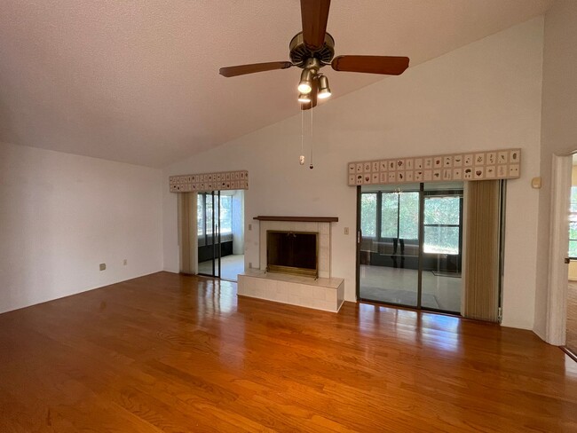 Building Photo - SPACIOUS 3 BD/2BA Home in Winter Springs!