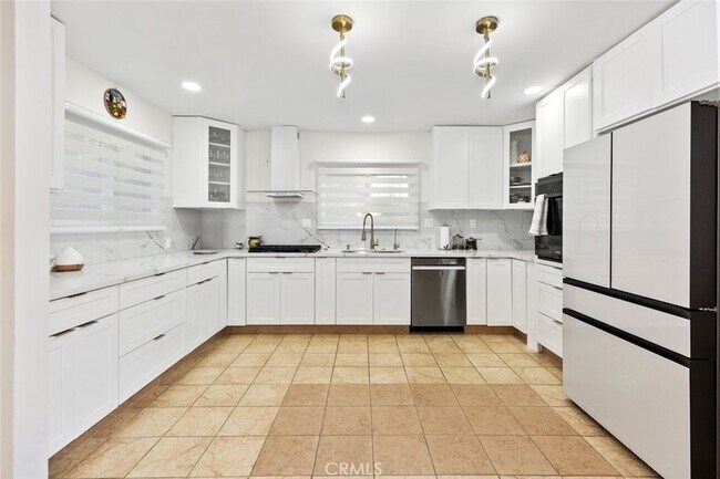 Building Photo - 11377 Gaynor Ave