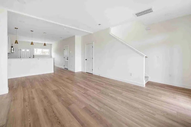 Building Photo - 395 Church St N