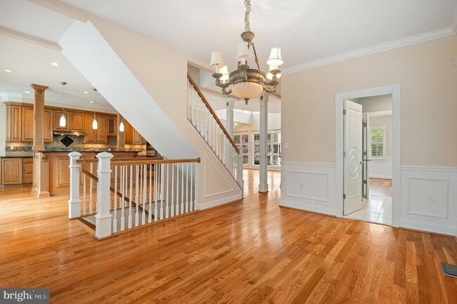 Building Photo - 5905 Lone Oak Dr