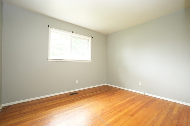 Building Photo - 2912 Cedarhurst Dr
