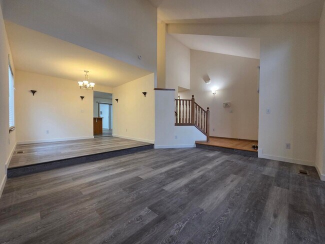 Building Photo - Beautifully updated home!