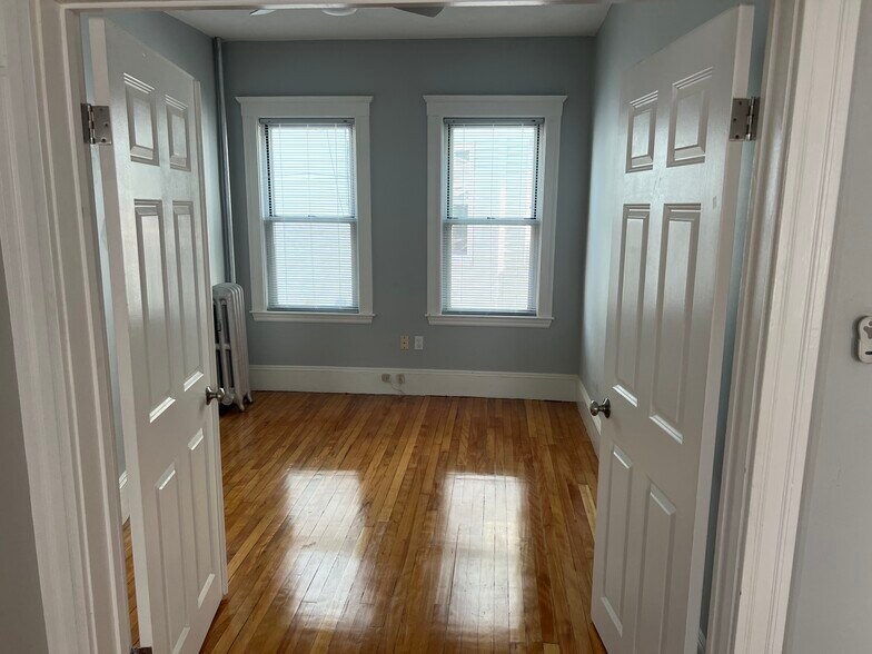 Building Photo - 48 Bowdoin St