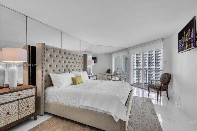 Building Photo - 16485 Collins Ave