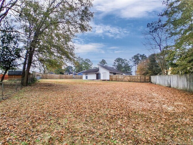 Building Photo - 6594 Honeysuckle Dr